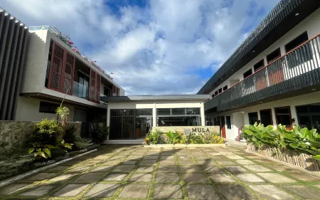 Mula De La Paz Отели рядом с достопримечательностью «Мунисипал Парк оф Сан Нарсисо Замбалес»