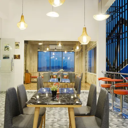 Front One Hotel Sragen