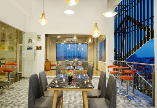 Front One Hotel Sragen Interior