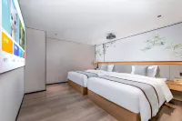 Weifeng Hotel (Xuchang Caowei Ancient City Fat Donglai Times Square Branch) - balcony