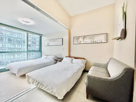 Thompson Suites BGC (One Uptown Residences)