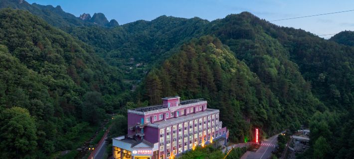 Zhongzhou Yilu Resort Hotels in Luanchuan