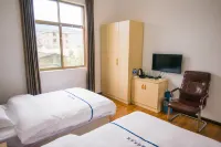 Caohaiqing B&B Hall Hotels near Caohai Sea