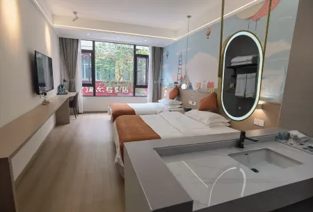 Hutiaoxia Nixiang Hotel Отели рядом с достопримечательностью «First bay of the Yangtze River»