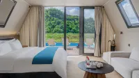 Puzhe Heiwei Guangxing River. Camp between Clouds and Water - parking