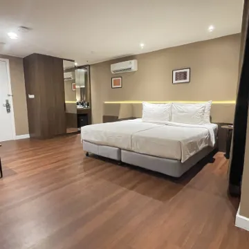 Swiss-Belcourt Serpong Hotels near Pura Parahyangan Jagat Guru
