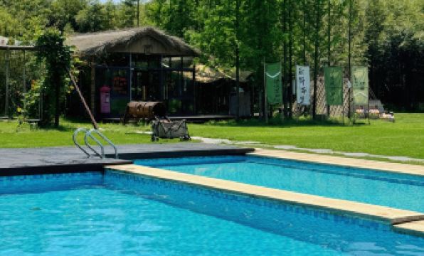 Henon Bamboo Retreats