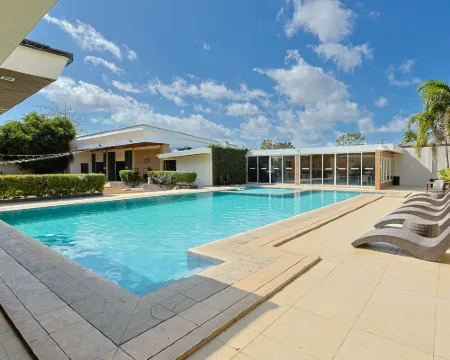 Holiday Suites Puerto Princesa Hotels in Palawan