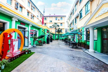 Beijing Zhong'an Hotel ( Near metro,Tian'anMen,Forbidden City. Free laundry and tourism service) Отели рядом с достопримечательностью «The Buddhist Academy of China»