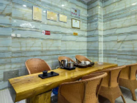 Nanzhao Cheap Hotel (Weishan Ancient City High-speed Railway Station Branch) فنادق في ويشان
