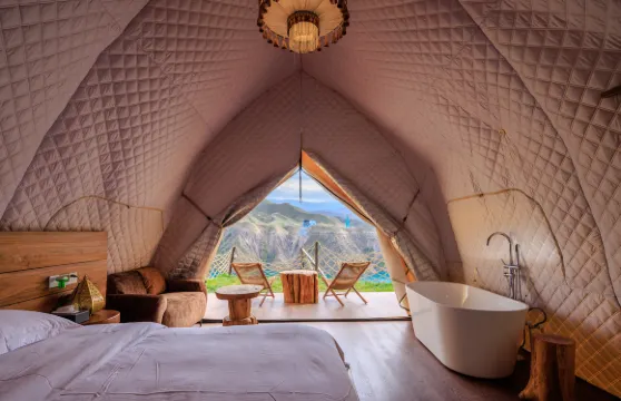 百里丹霞野奢營地