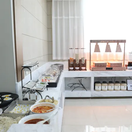Weishi East View International Hotel