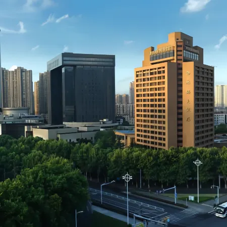Wuxi Grand Hotel Отели рядом с достопримечательностью «Си Хи Парк»
