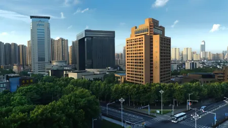Wuxi Grand Hotel Отели рядом с достопримечательностью «HeZhenLiang Yu AoLinPiKe ChenLieGuan»