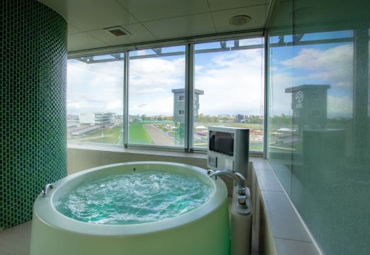 1. 블루 호텔 옥타..