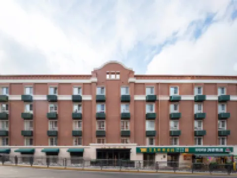 Ruixuan Apartment (Qingdao Taidong Pedestrian Street Beer Street Branch) Hotels in Qingdao