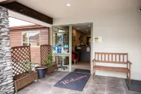 Punga Grove Hotels near Canavan's Knob Walk