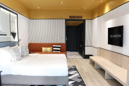 The Quarter Saphankhwai by UHG