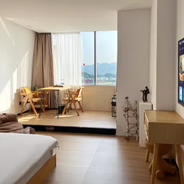 Flowers Like Brocade Travel (Shantou Small Park Seaside Promenade Store) โรงแรมใกล้เวทีงิ้วเหล่ามากง