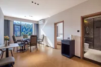 Mangshi Yiju.   hotel(Airport) Hotels in Taojiang