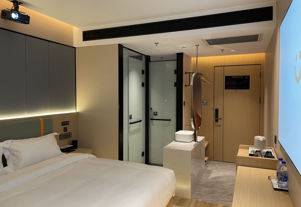 환청 호텔이 위치한 뤄후구 거리 이미지