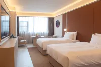 Crystal Hotel Xingyi South Station Wanfenglin Airport - balcony