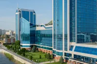 Marins Grand Hotel Астрахань (Маринс Гранд Отель Астрахань) Отели рядом с достопримечательностью «Автомир, торговый центр»