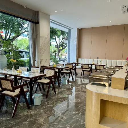 Xihan Hotel (Jianshui Ancient City Small Train Store)