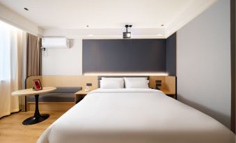 Cloud Hotel(Emerald Plaza Xingguo StationBranch)