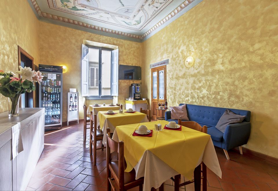 호텔 코스탄티니의 중심가 위치 전경