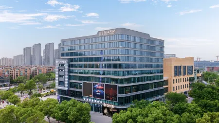 Wanda Moments, Wuyi Отели рядом с достопримечательностью «Huangjiali Ancient Trees»