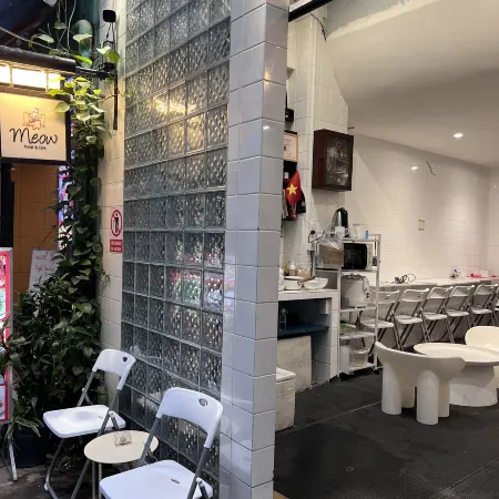 MEOW HOTEL & CAFE 3 Отели рядом с достопримечательностью «Парк 30/4»