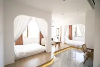 Sunny Artistry House · Borderless Village Residence (Airport Railway Station Store)