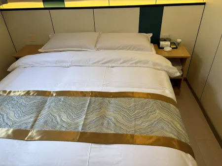 Xiangmo Cloud Homestay (Tianshui Railway Station Second People's Hospital)