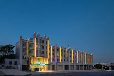 City Comfort Inn Hotel (Nanchang Jiangxi Caijingdaxue Kongmuhu Subway Station) Отели рядом с достопримечательностью «Mailuyuan Campus， Jiangxi University of Finance and Economics»