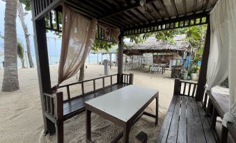 Tharadol Beach Resort