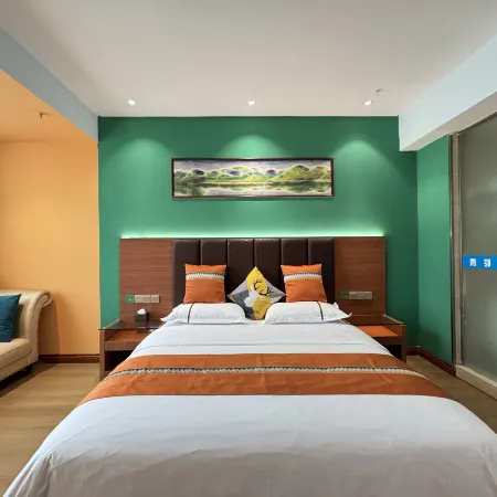 Nanning Qinglin Holiday Hotel Отели рядом с достопримечательностью «Гора Цинсю»