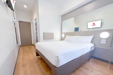 Red Planet Quezon Timog Отели рядом с достопримечательностью «Mt. Carmel Shrine»