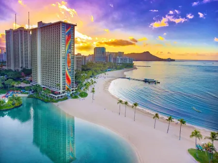 Hilton Hawaiian Village Waikiki Beach Resort Отели рядом с достопримечательностью «Университет Гавайи в Маноа»