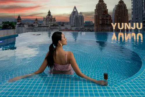 Cloud Dwelling Sky Pool Resort (Xishuangbanna West Shuangjing Xingguang Night Market Branch) - พร้อมอาหารเช้า