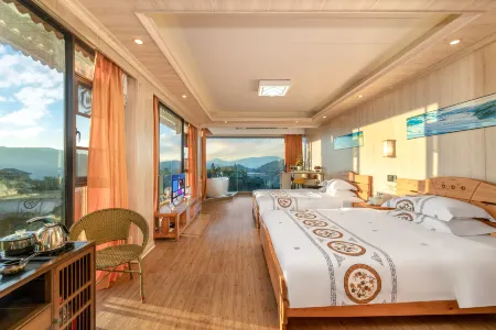 Chenyunxuan·Cloud Pool Panoramic Hotel (Jinfo Ding No.3 Observation Deck Branch) Отели рядом с достопримечательностью «Golden Buddha Peak View Point»