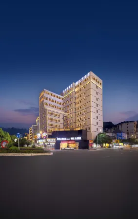 Tongren Grand Hotel (Tongren High-speed Railway Station Ancient City Pedestrian Street Branch) Отели рядом с достопримечательностью «Ming Paradise»