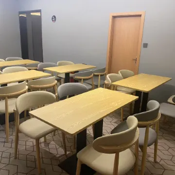 JunZhi Hotel Отели рядом с достопримечательностью «Холл-Стрит Планирование Выставок»