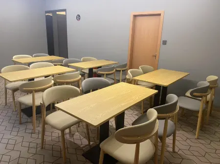 JunZhi Hotel Отели рядом с достопримечательностью «Chongqing Vocational Institute of Tourism»