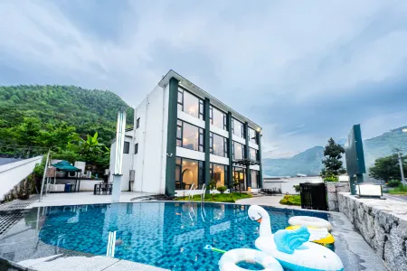 Naxiang No.1 Family Holiday Homestay (Anji Yunshang Grassland Branch) Отели рядом с достопримечательностью «Jiulongxia Scenic Area»