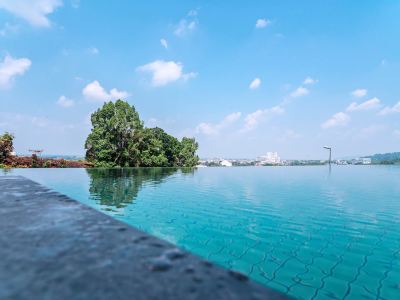 Lotus Lake Sanctuary Homestay Netflix / 1 Carpark