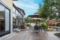 Residents of Phoenix Bamboo Mountain Township - Infinity Pools