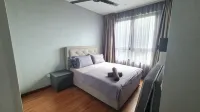 Up to 9pax, i-City i-Suite FREE WIFI 50"TV