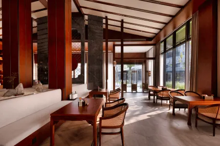 Passing-Cloud Resort Secluded Villa Отели рядом с достопримечательностью «Xinyang Normal University»