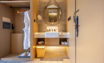 Madison Hotel, Qilihe Bridge, Lanzhou High Speed Railway Station